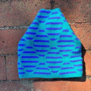 MOUNTAIN WOOLENS SKI HAT, blue, one size good condition